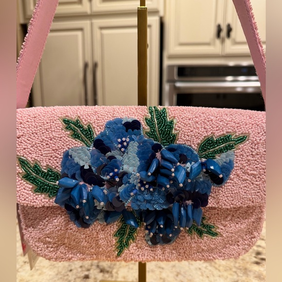 Handcrafted in India Pink Beaded bag with blue Floral design - Picture 5 of 6